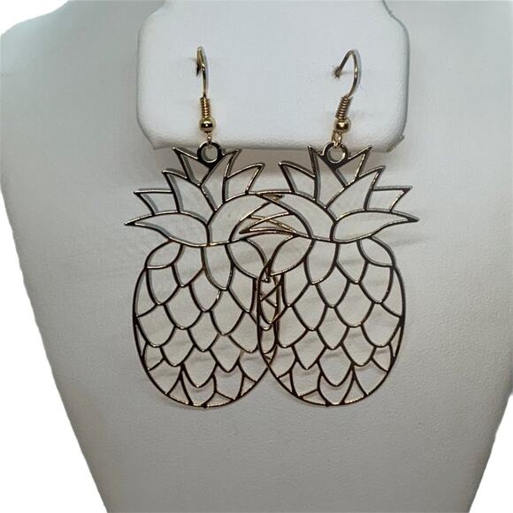 NWT Gold-Tone Laser Cut Thin Metal Pineapple Dangle Earrings - Picture 1 of 8